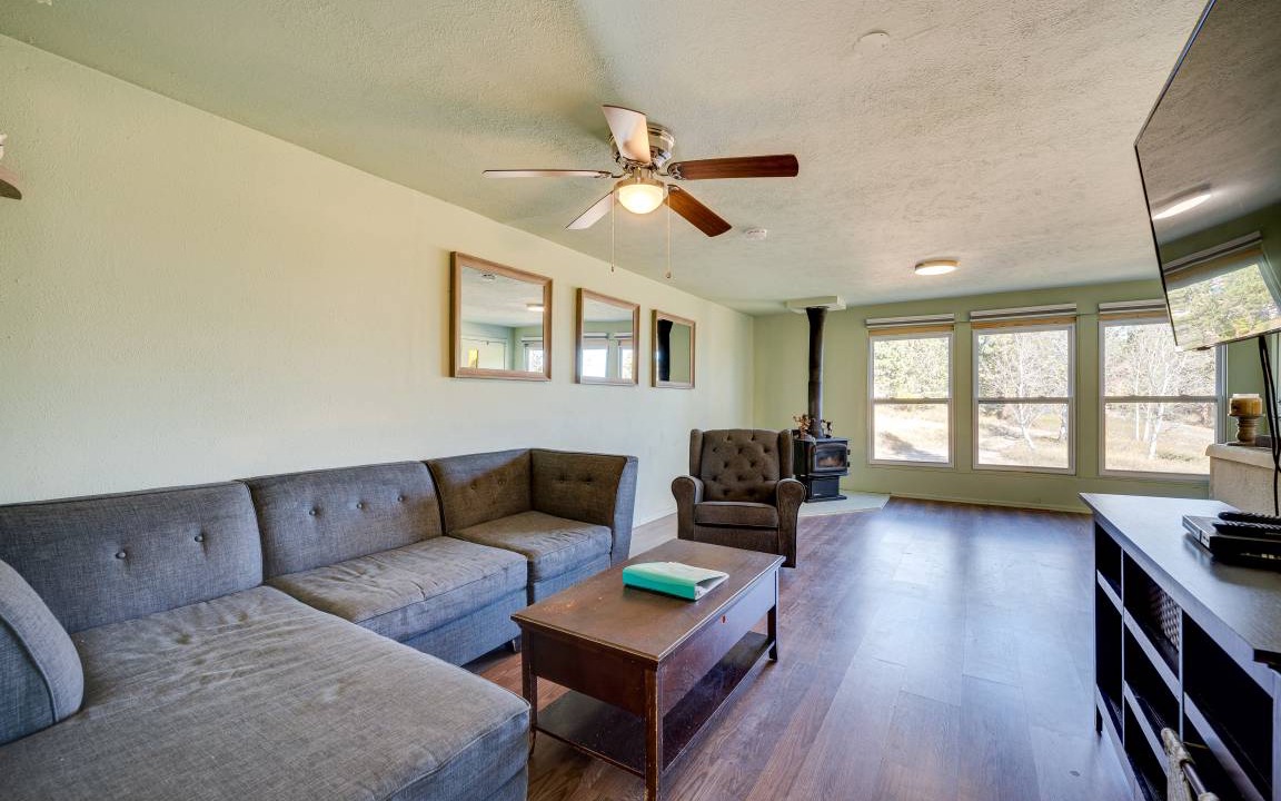 Photo of Livingroom in Coal Creek Canyon
