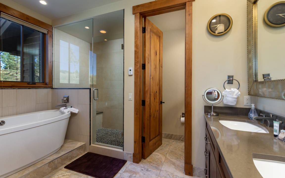 Photo of Bathroom in Fairmount On The River