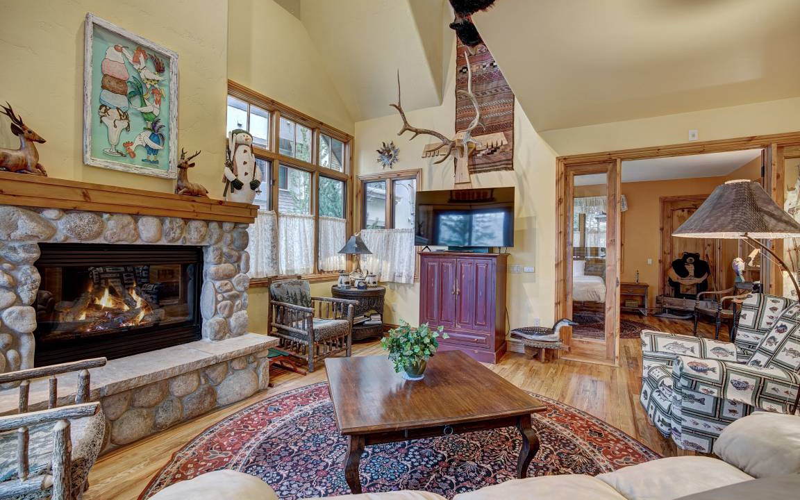 Photo of Livingroom in Edwards
