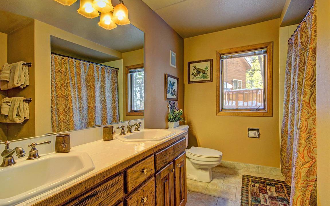 Photo of Bathroom in Warrior's Mark West