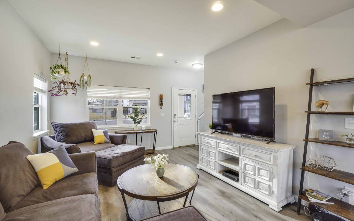 Photo of Livingroom in Dupont