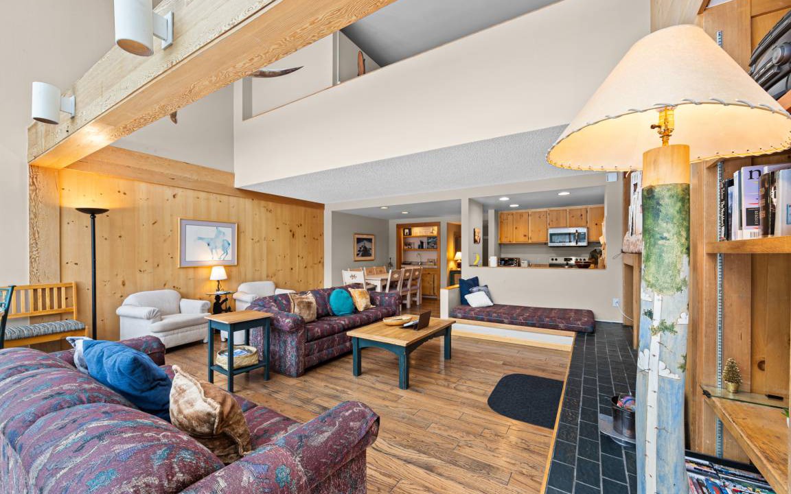 Photo of Livingroom in Lakeside Village