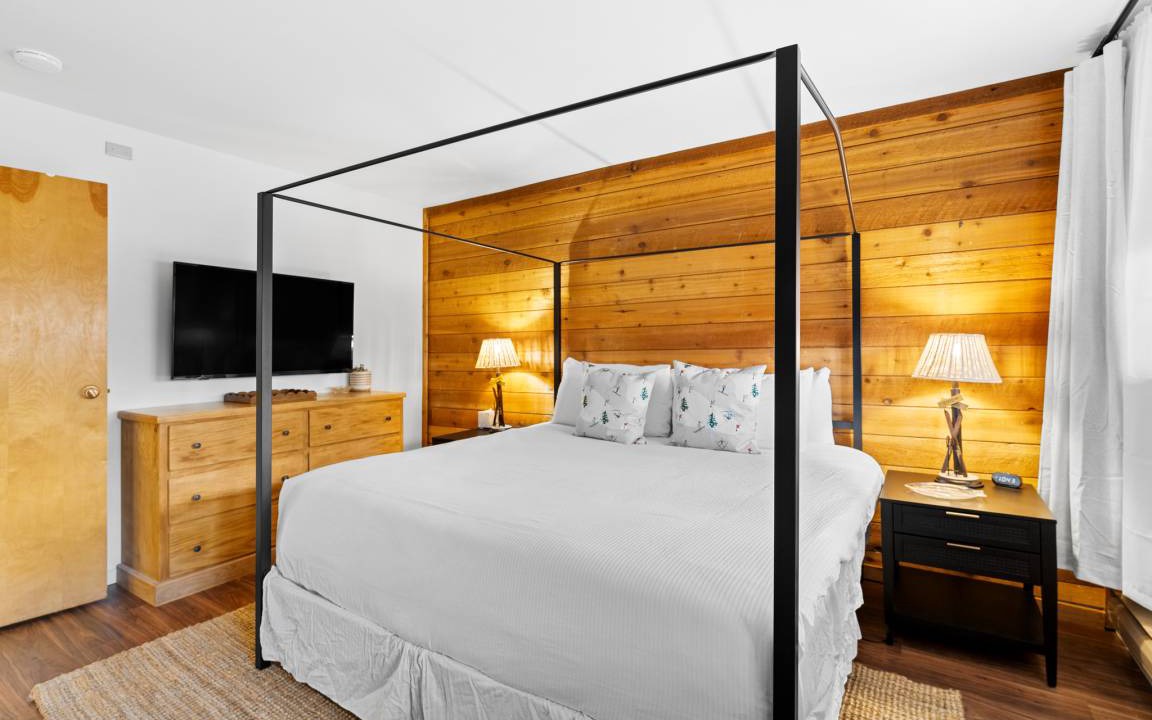 Photo of Bedroom in Lakeside Village
