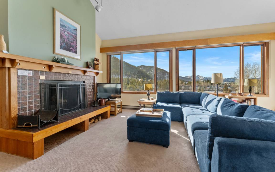 Photo of Livingroom in Lakeside Village