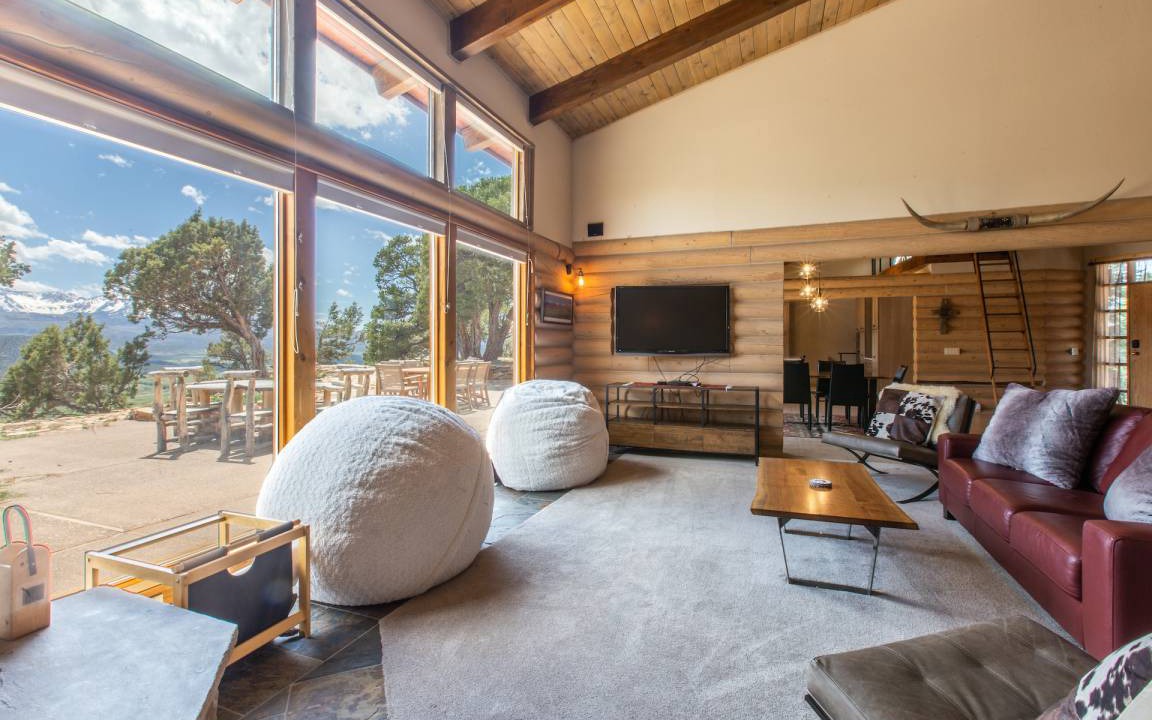 Photo of Livingroom in Loghill Village