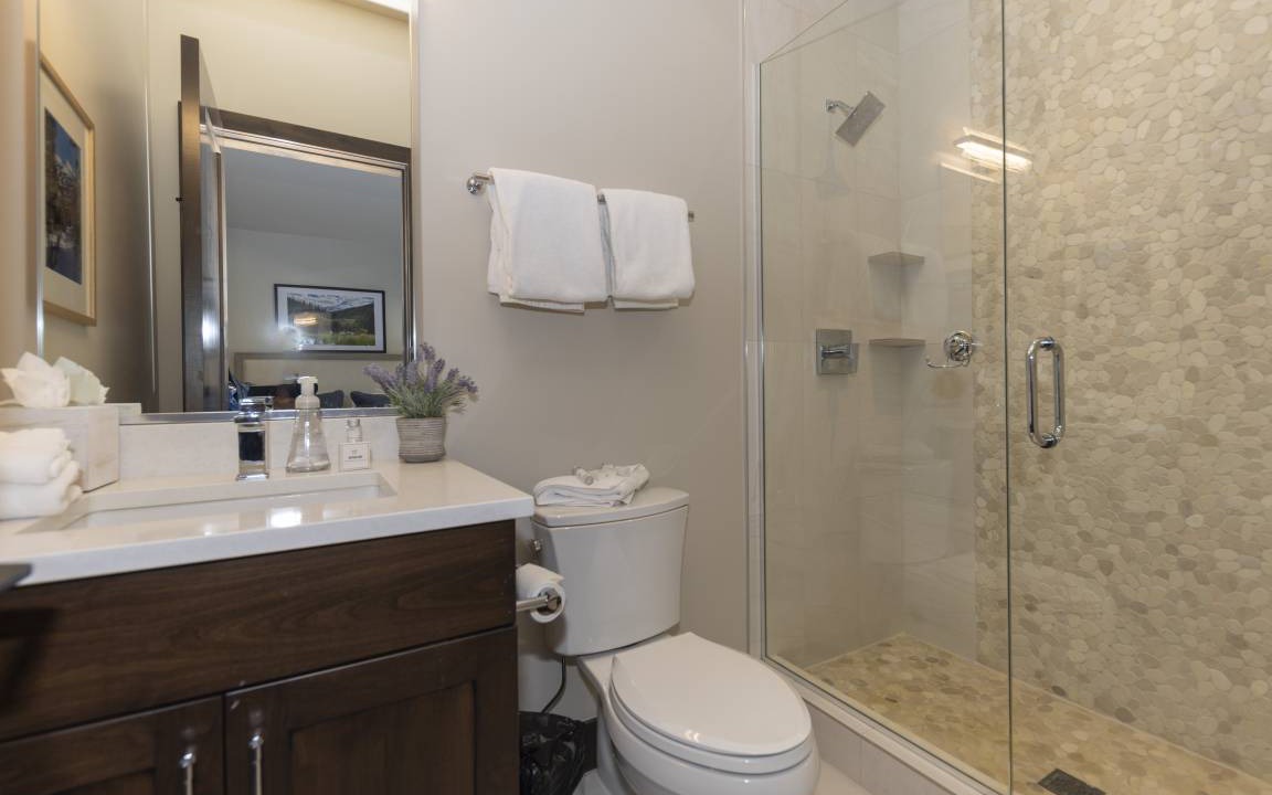 Photo of Bathroom in Peak 8