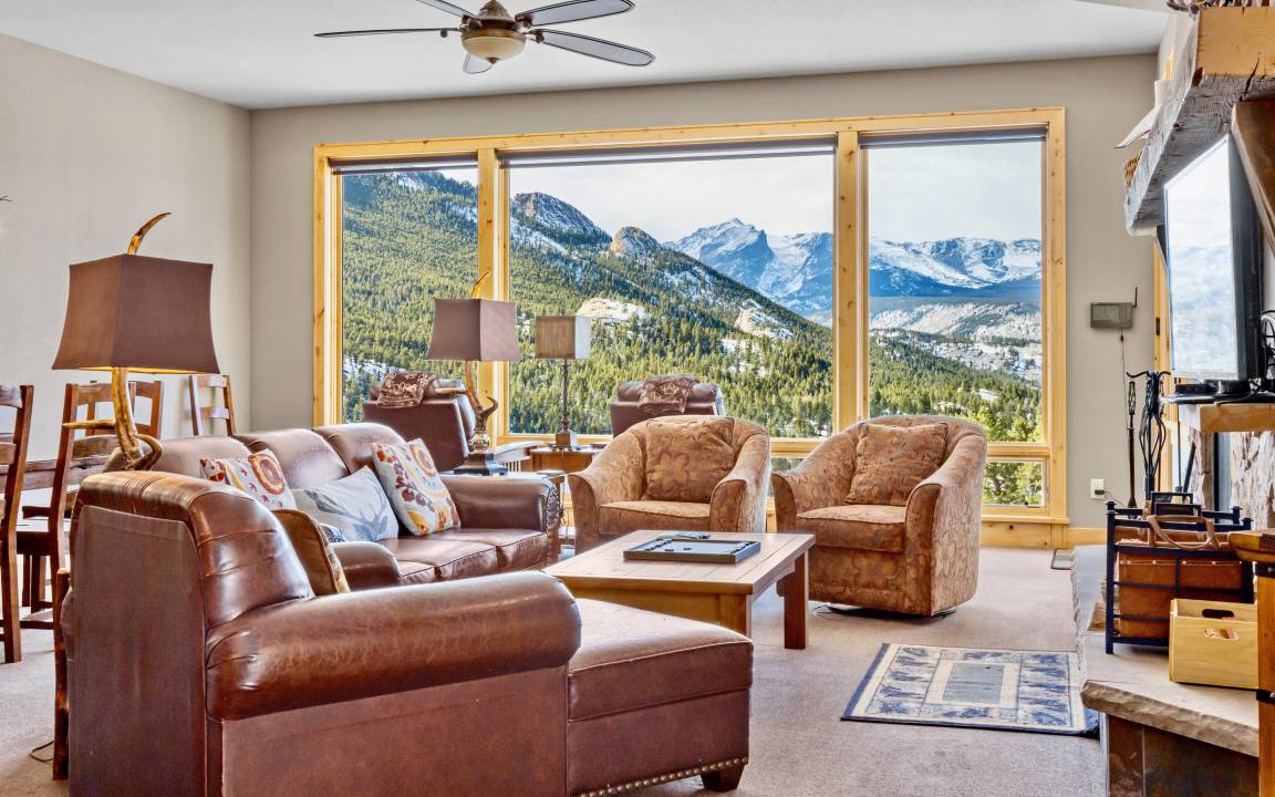 Photo of Livingroom in Windcliff Estates
