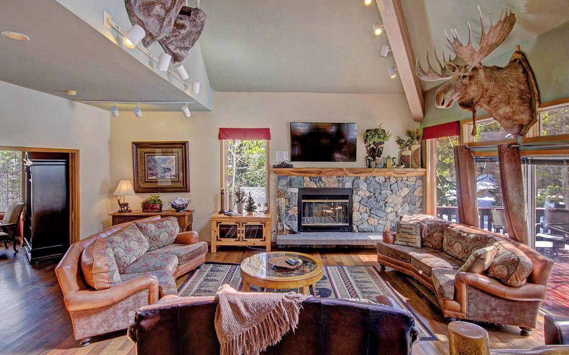 Photo of Livingroom in Warrior's Mark West