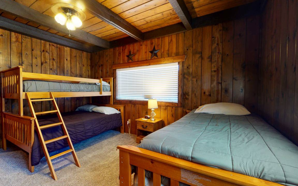 Photo of Bedroom in Ponderosa Pines