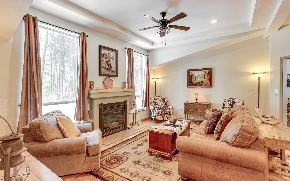 Photo of Livingroom in Forest Lakes