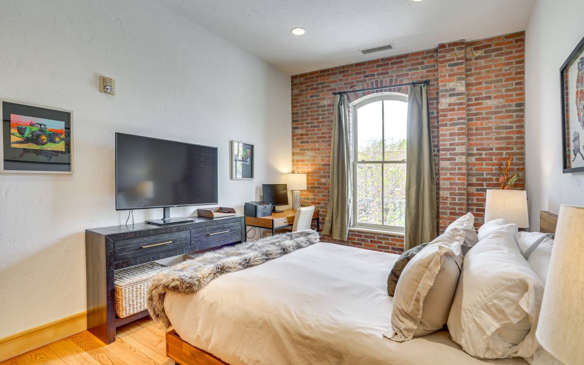 Photo of Bedroom in Eagle