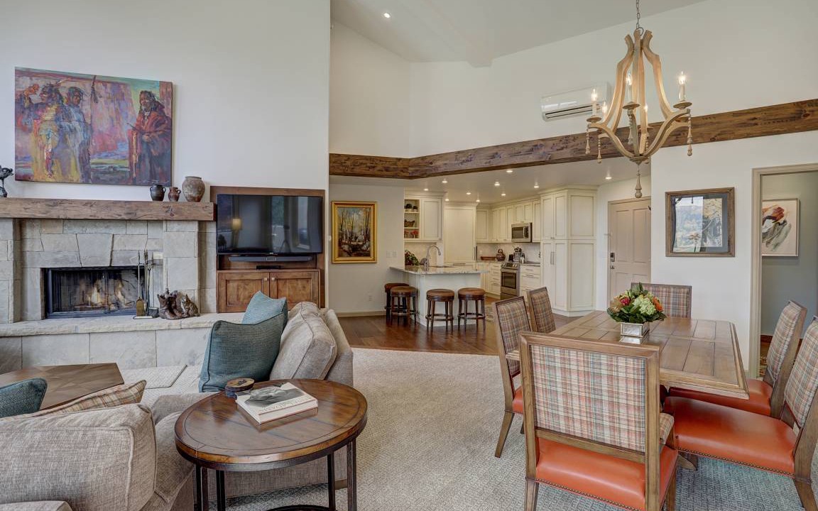 Photo of Livingroom in Edwards