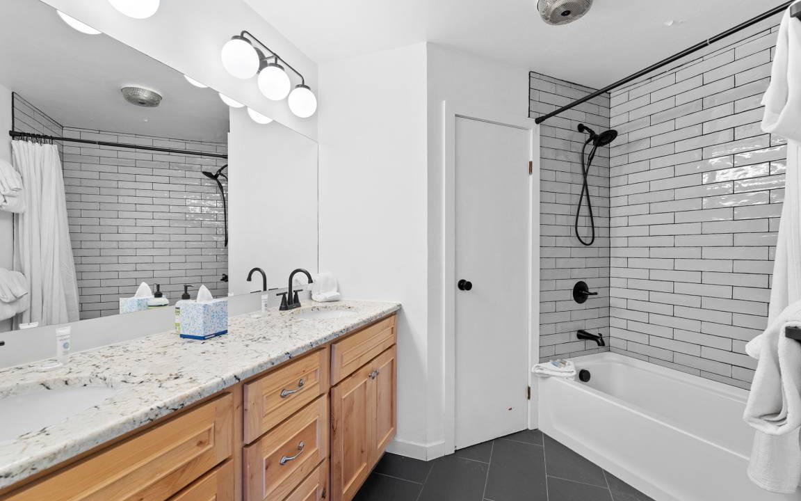 Photo of Bathroom in Lakeside Village