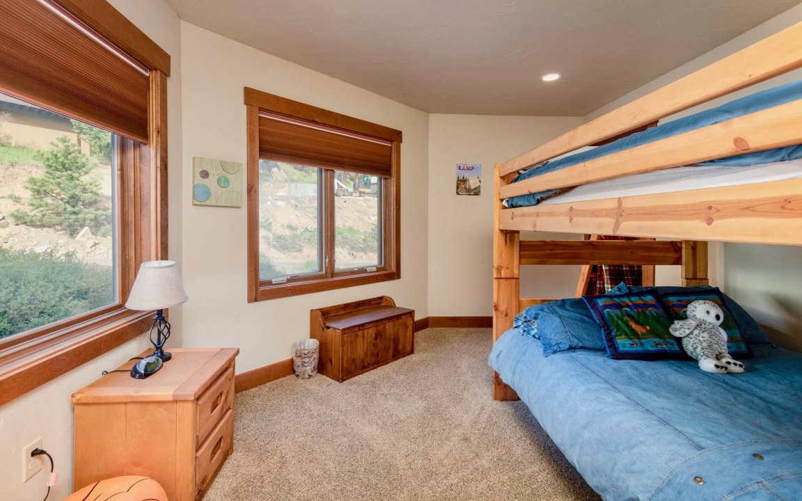 Photo of Bedroom in Windcliff Estates