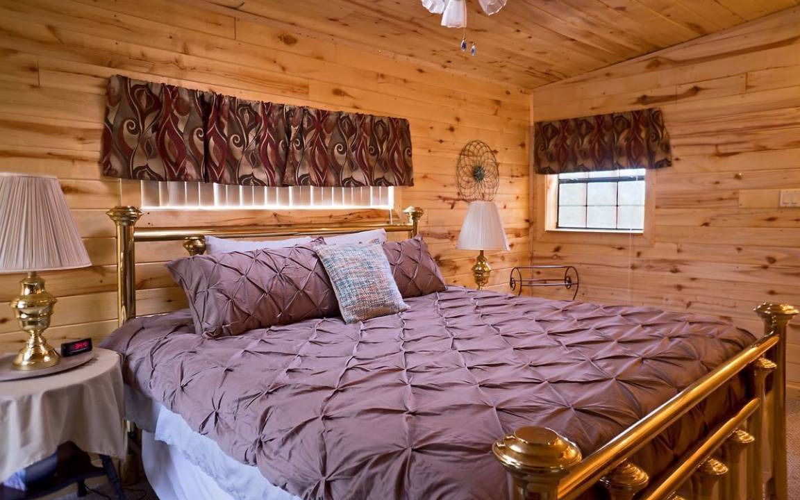 Photo of Bedroom in Alpine Village