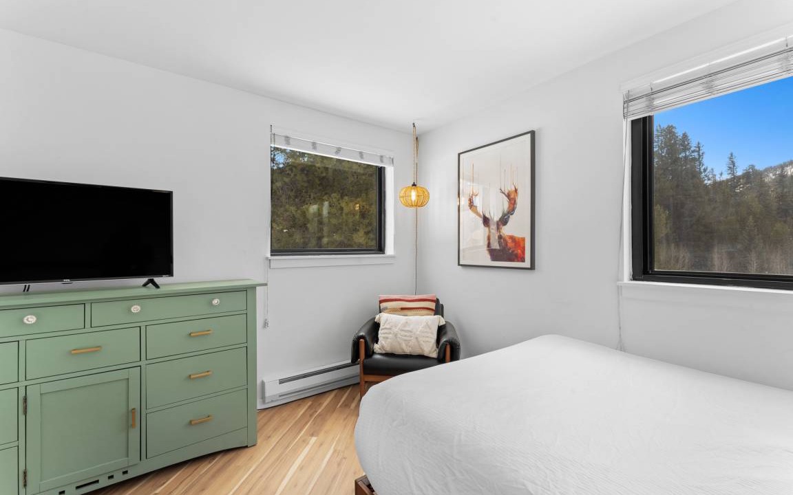 Photo of Bedroom in Lakeside Village