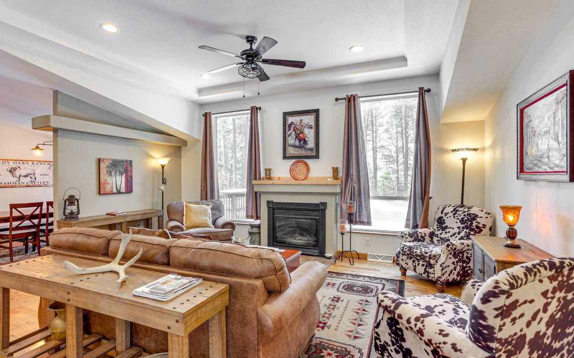 Photo of Livingroom in Forest Lakes