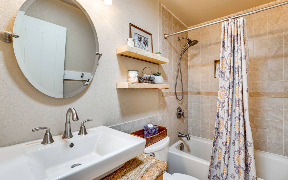 Photo of Bathroom in Palisade