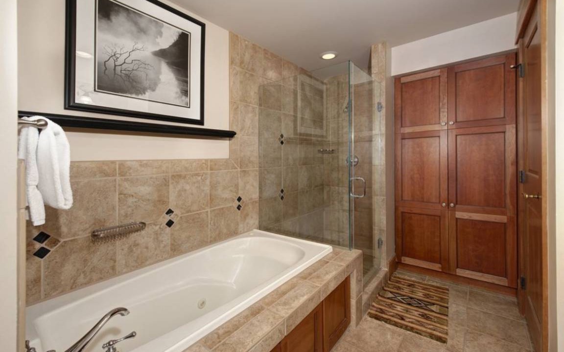 Photo of Bathroom in River Run