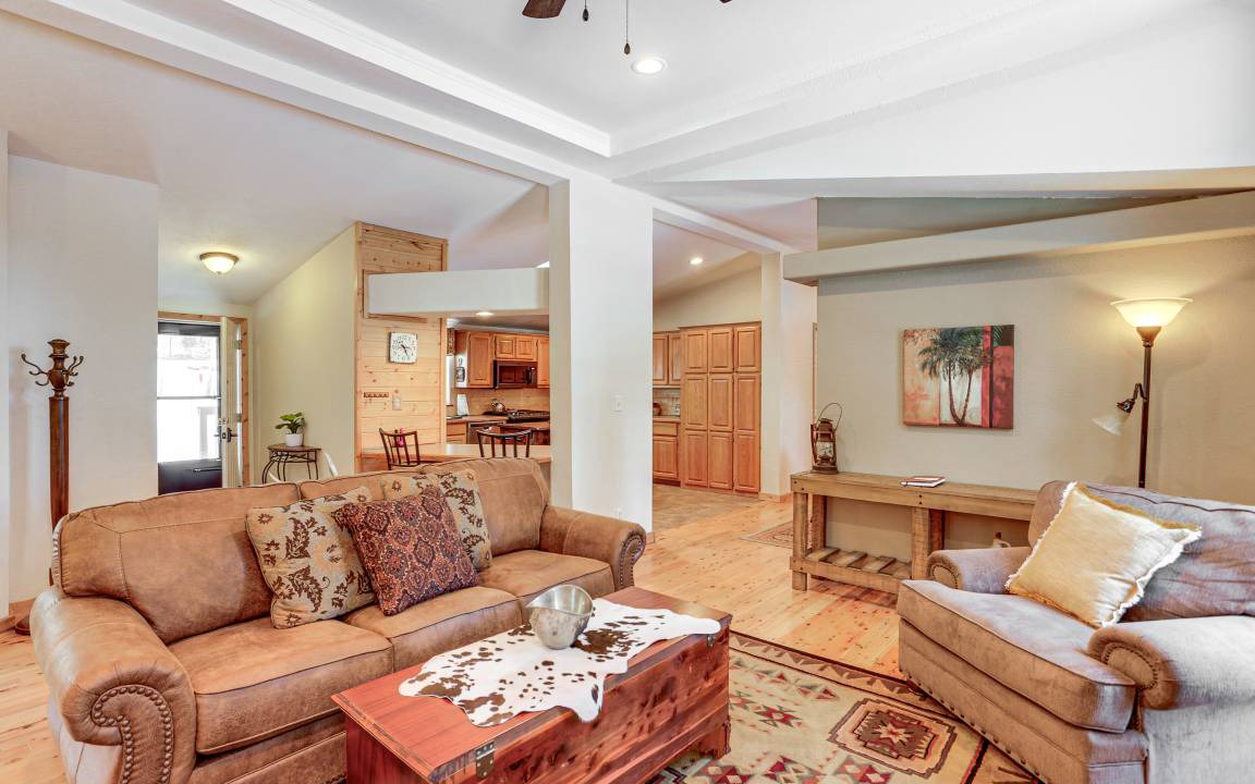 Photo of Livingroom in Forest Lakes