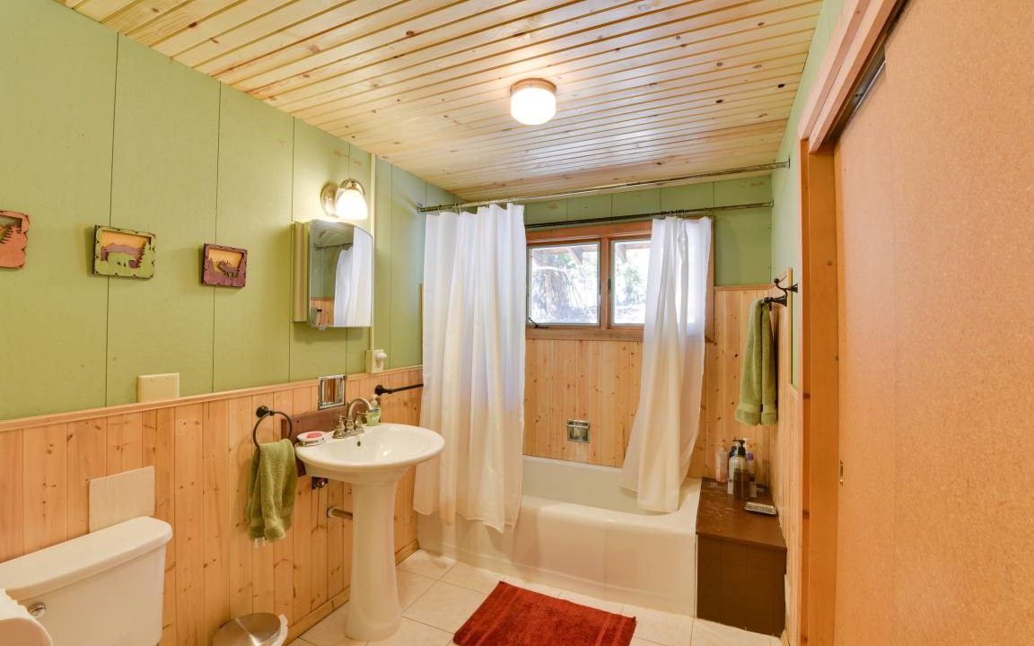 Photo of Bathroom in Twin Lakes