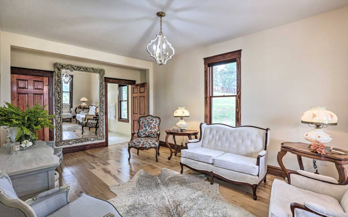 Photo of Livingroom in Conifer