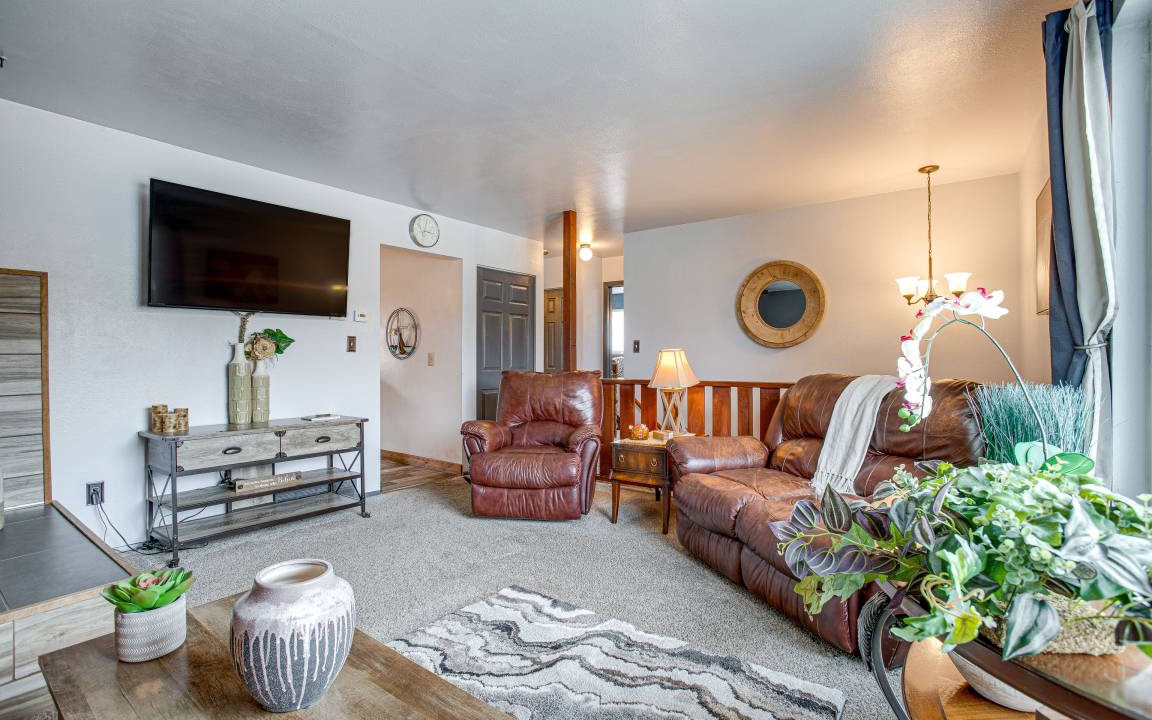 Photo of Livingroom in Kittredge