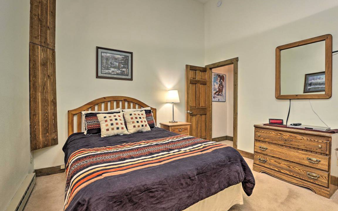 Photo of Bedroom in Summit Cove