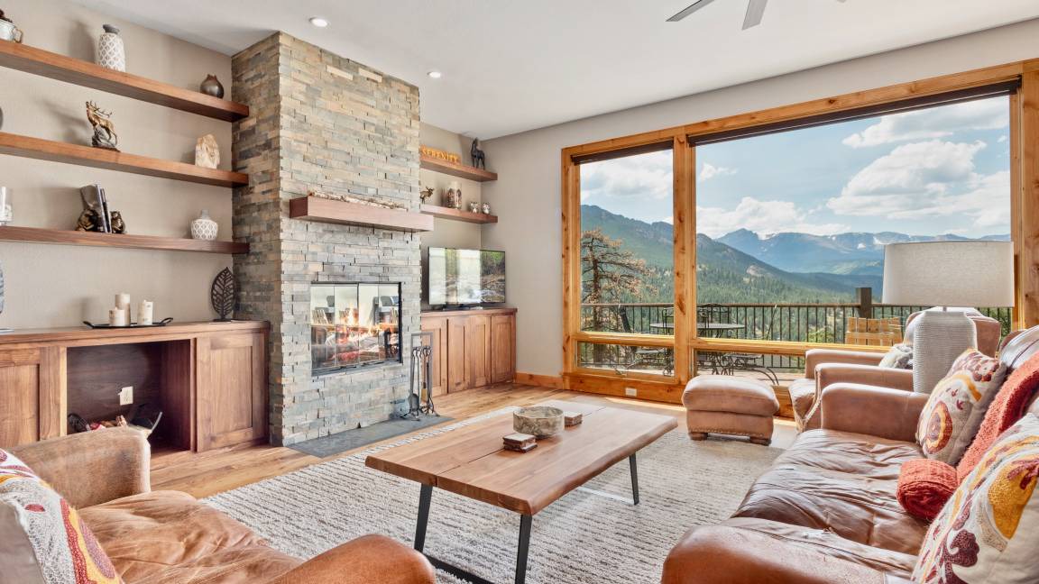 Photo of Livingroom in Windcliff Estates