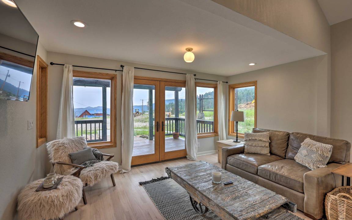 Photo of Livingroom in Evergreen