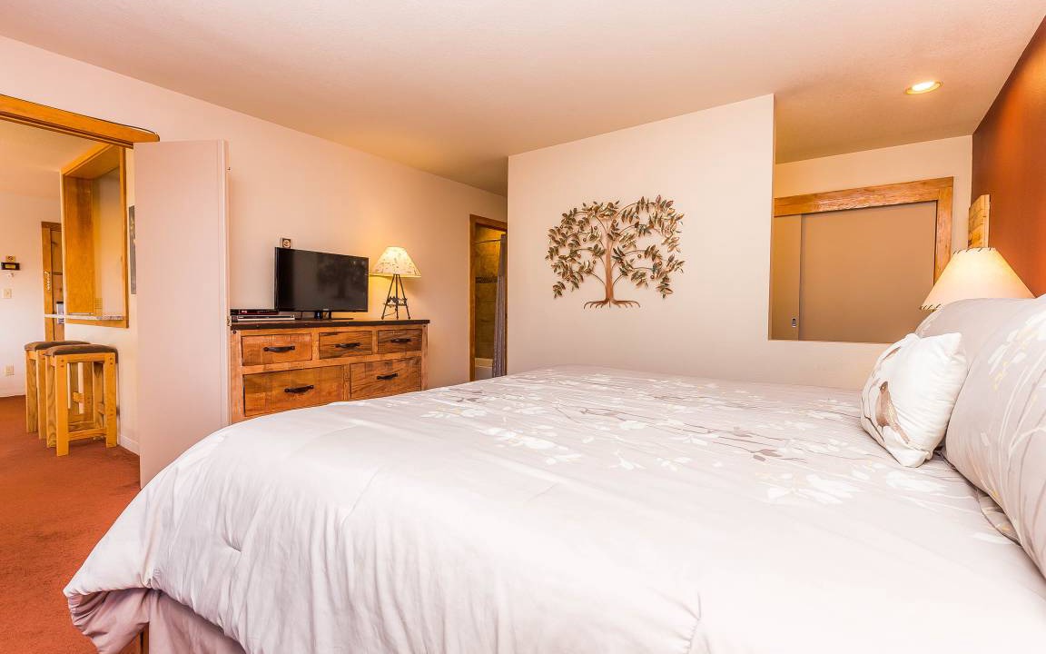 Photo of Bedroom in Lakeside Village