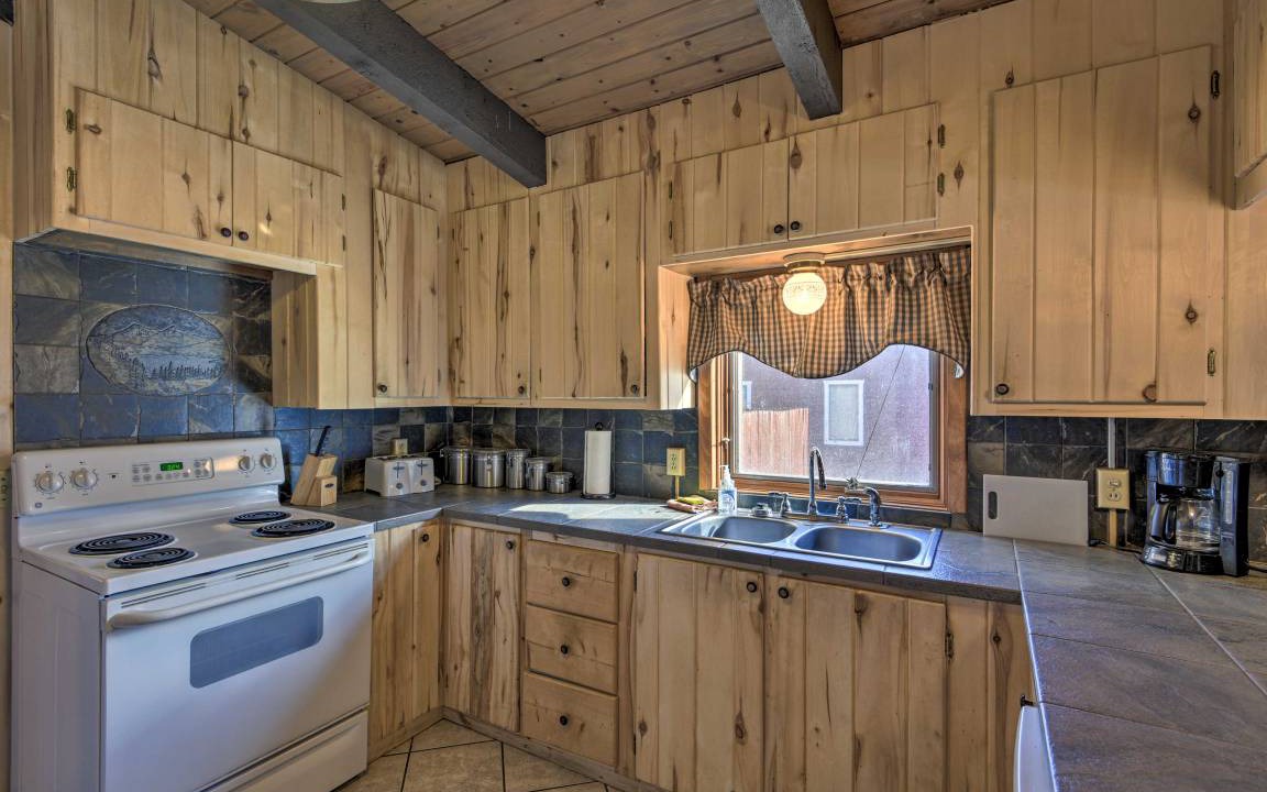 Photo of Kitchen in Ponderosa Pines