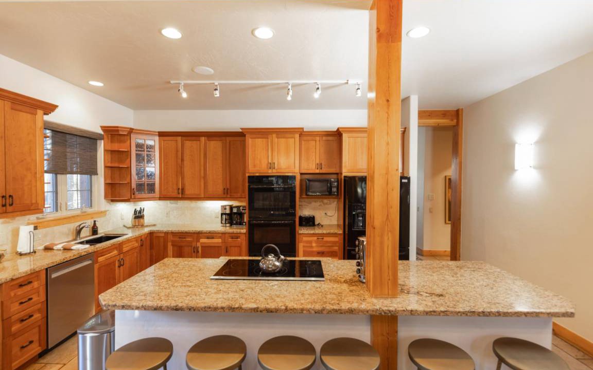 Photo of Kitchen in Peak 8