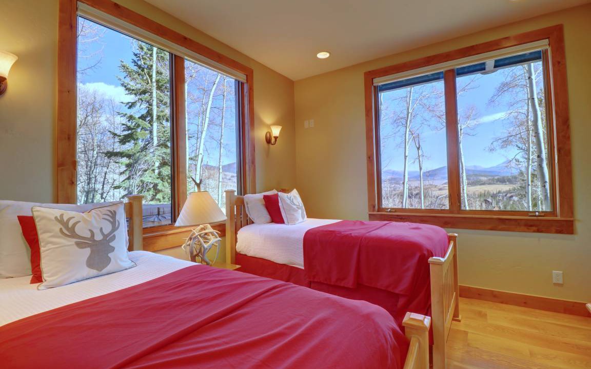 Photo of Bedroom in Three Peaks