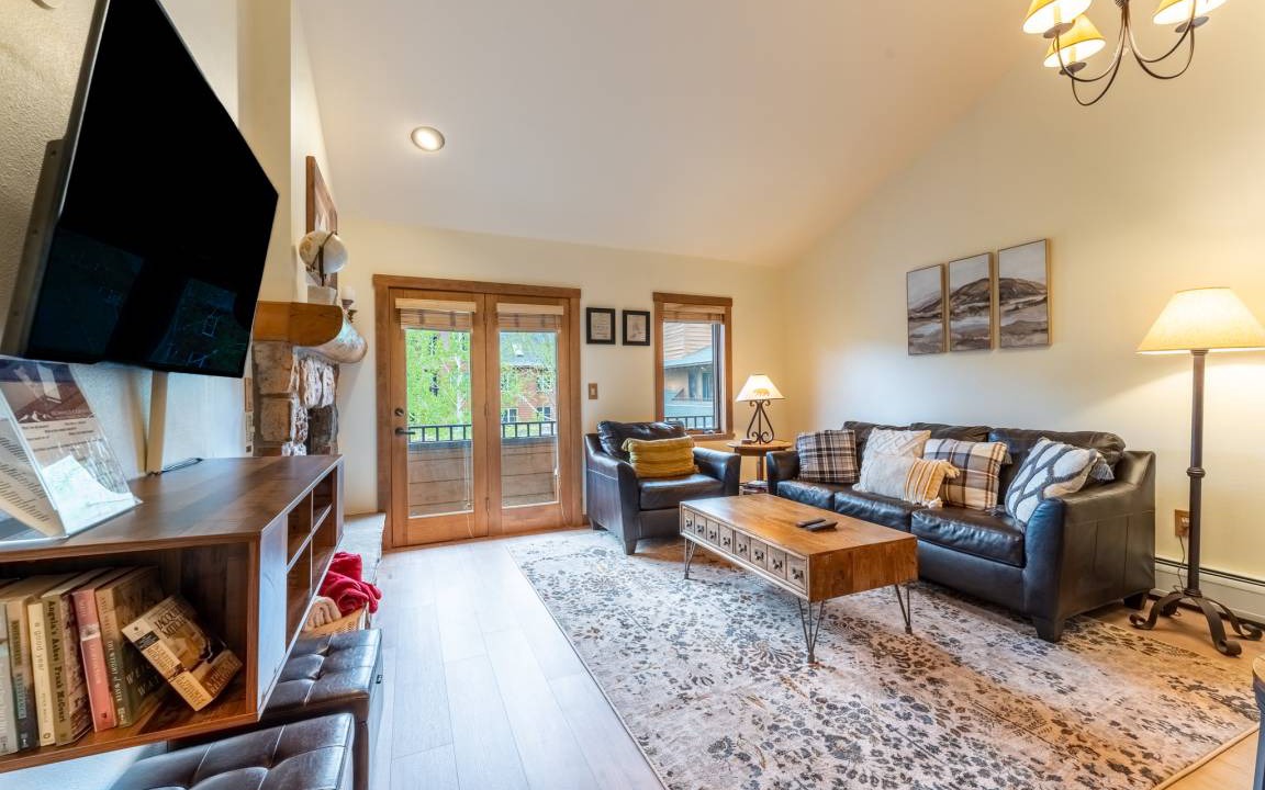 Photo of Livingroom in River Run
