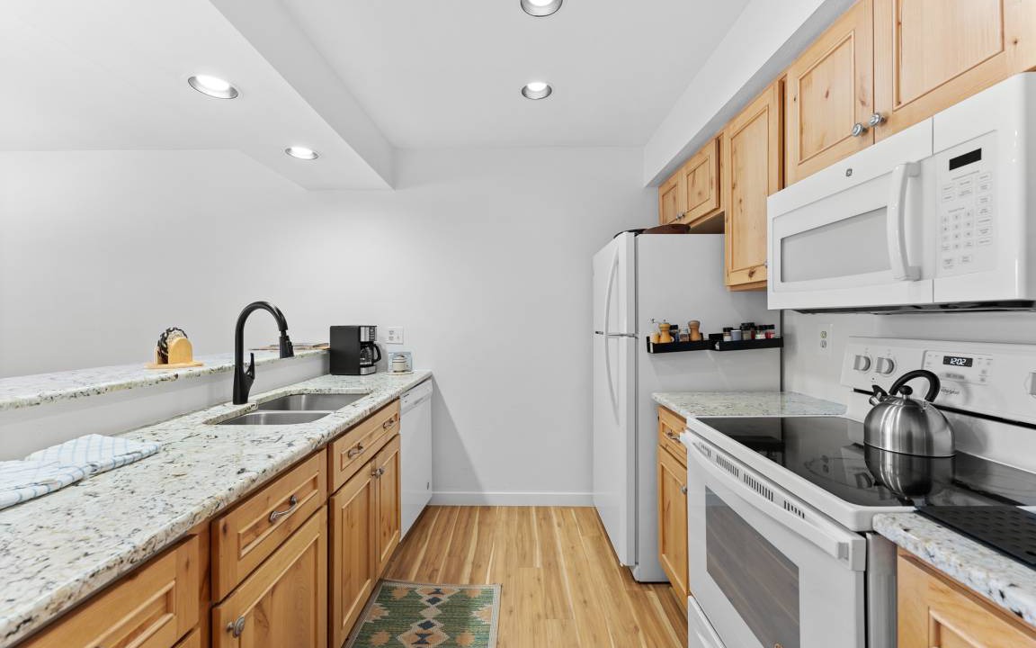 Photo of Kitchen in Lakeside Village