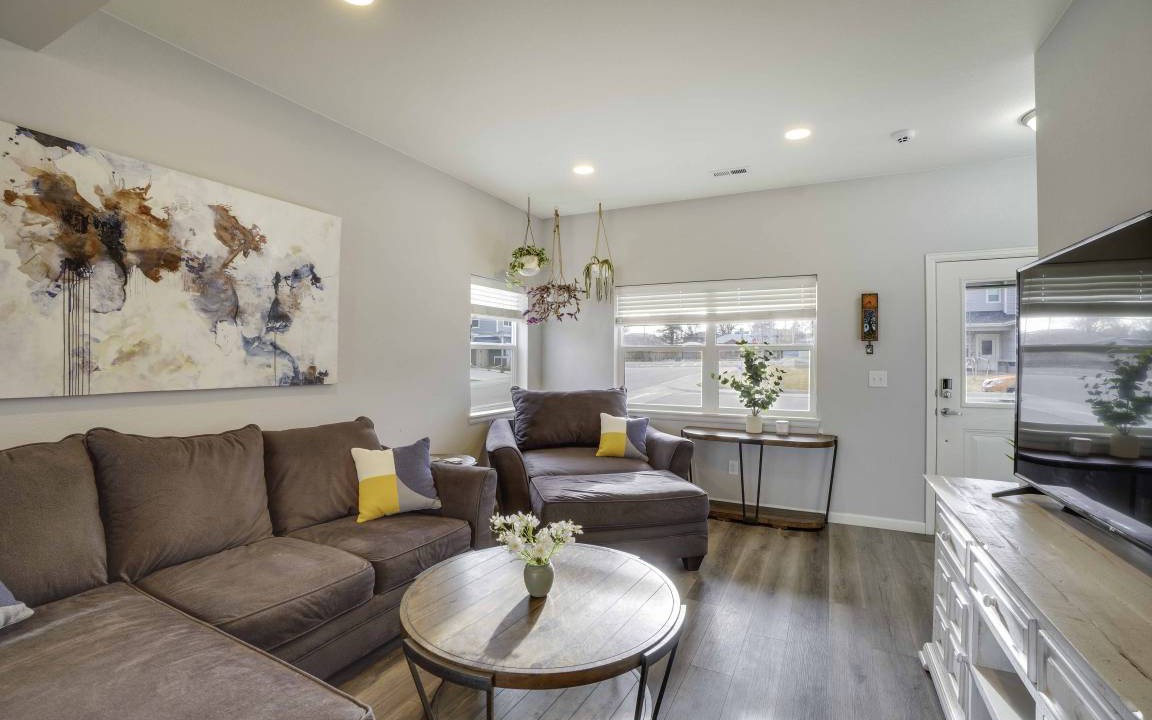 Photo of Livingroom in Dupont