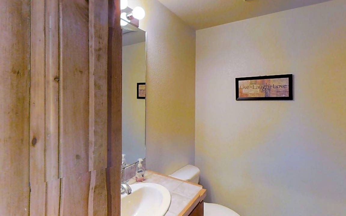Photo of Bathroom in Four O'Clock