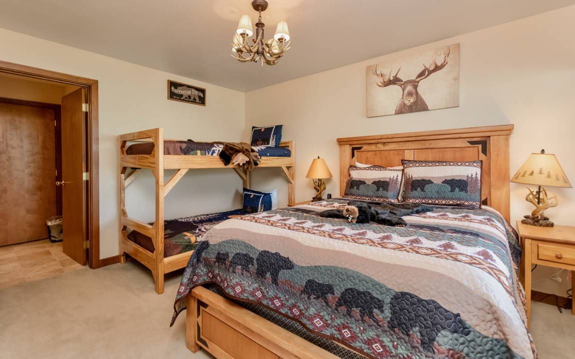 Photo of Bedroom in Windcliff Estates