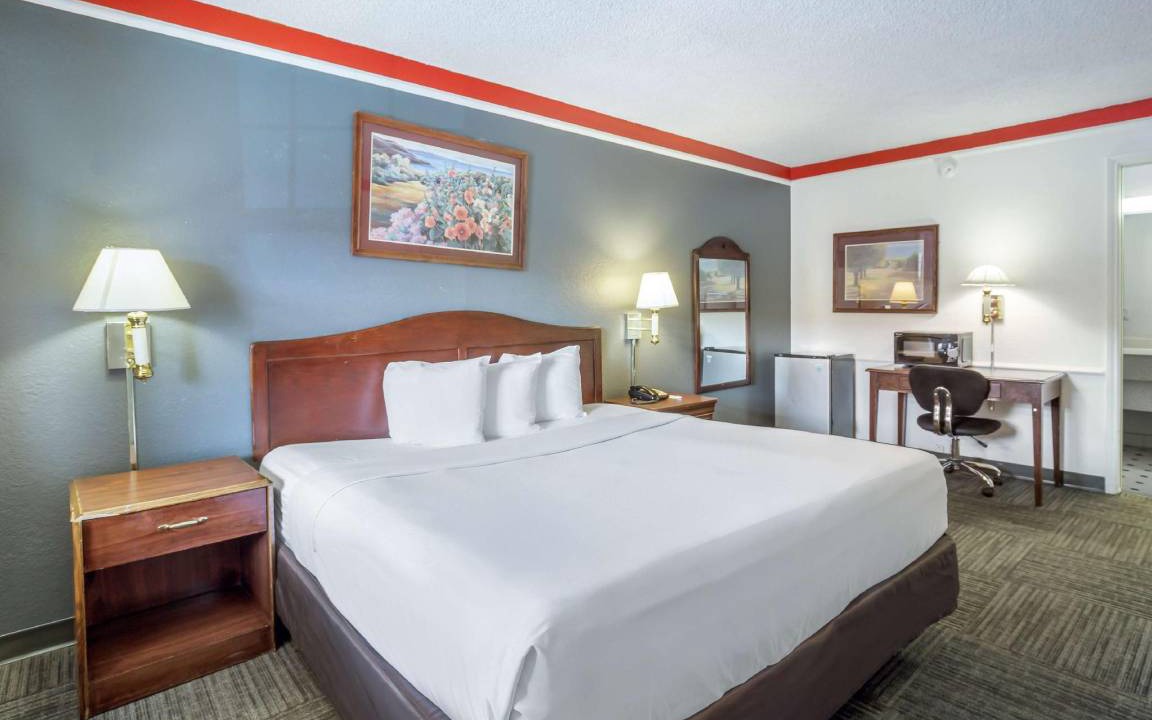 Photo of Bedroom in Dupont