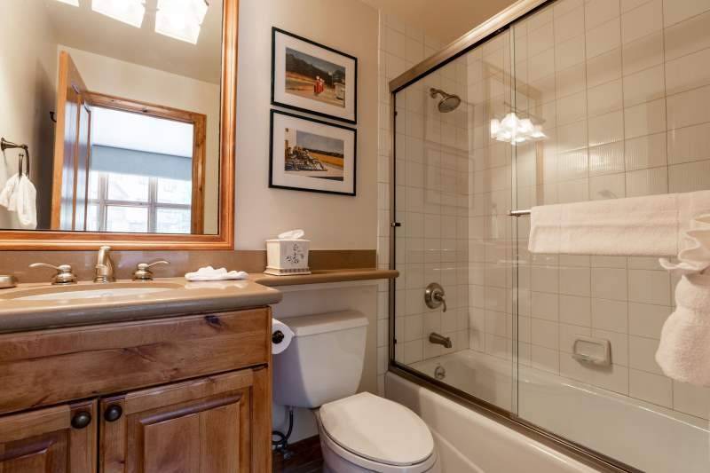 Photo of Bathroom in Highlands Townhomes