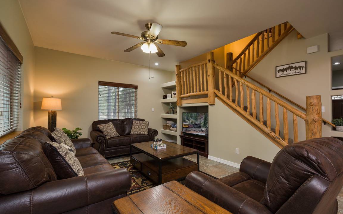 Photo of Livingroom in Forest Lakes