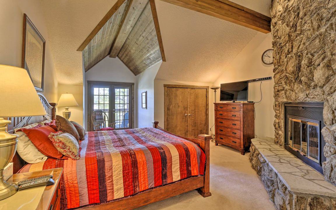 Photo of Bedroom in Summit Cove