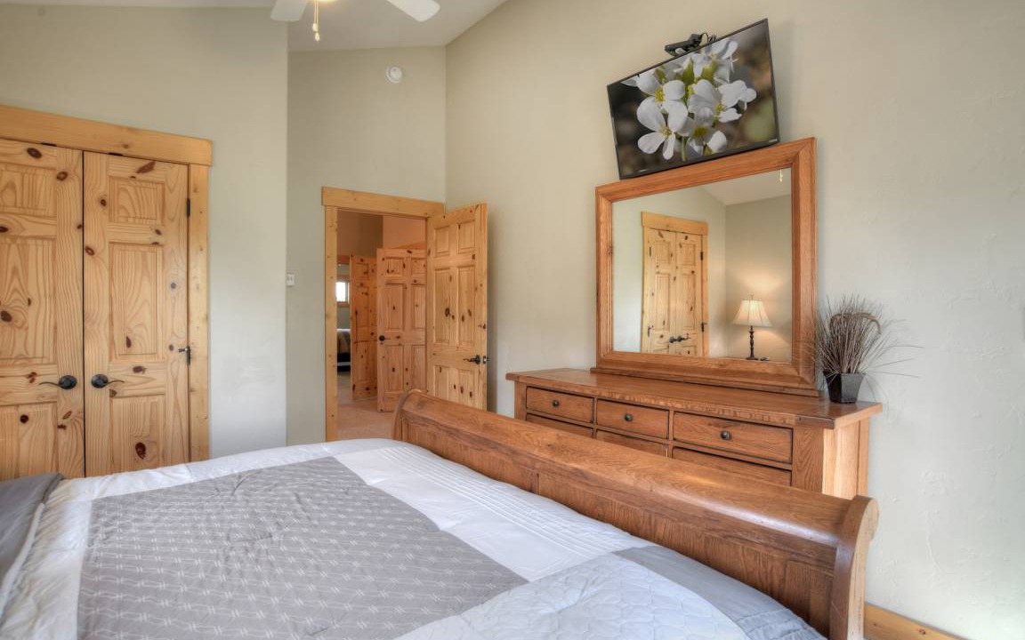 Photo of Bedroom in South Fork