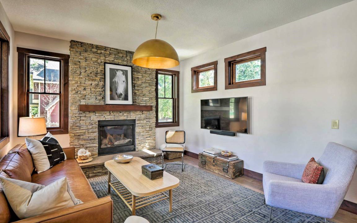 Photo of Livingroom in Historic District