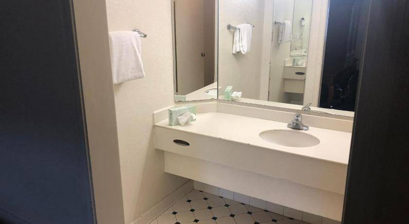 Photo of Bathroom in Dupont