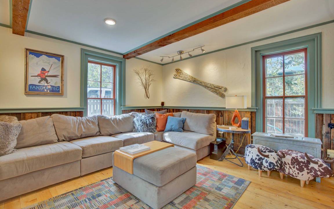 Photo of Livingroom in Historic District