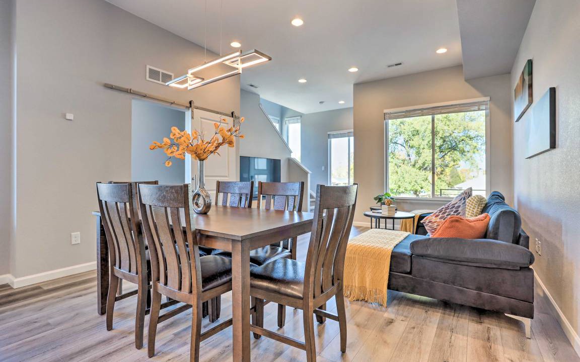 Photo of Livingroom in Dupont