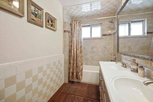 Photo of Bathroom in Berkley