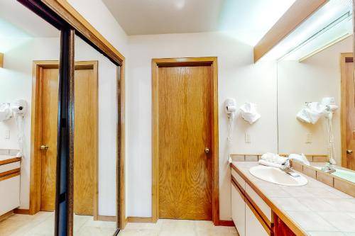 Photo of Bathroom in Mountain House